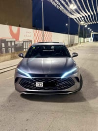 بي واي دي چن L لون رصاصي ١-السياره ماشيه ١٤km ٢-السياره عله وضع الوگال...