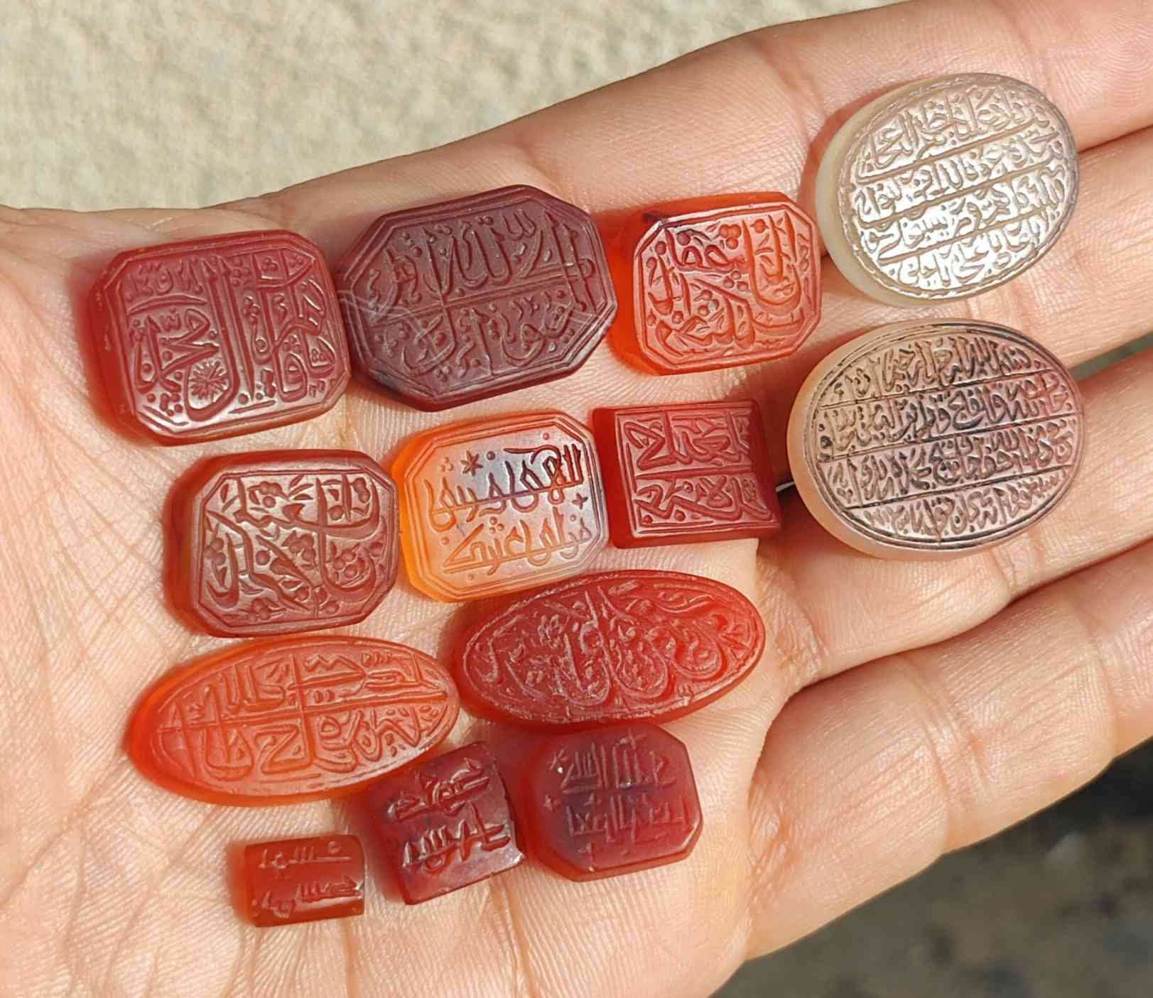 تخفيضات تخفيضات 
احجار يمانيات اصليات مخطوطات سعر القطعة 25 الف اقل طلب 4 قطع  السعر نهائي رجاء لاتكلي بيهن مجال 
***********++---++---***********
