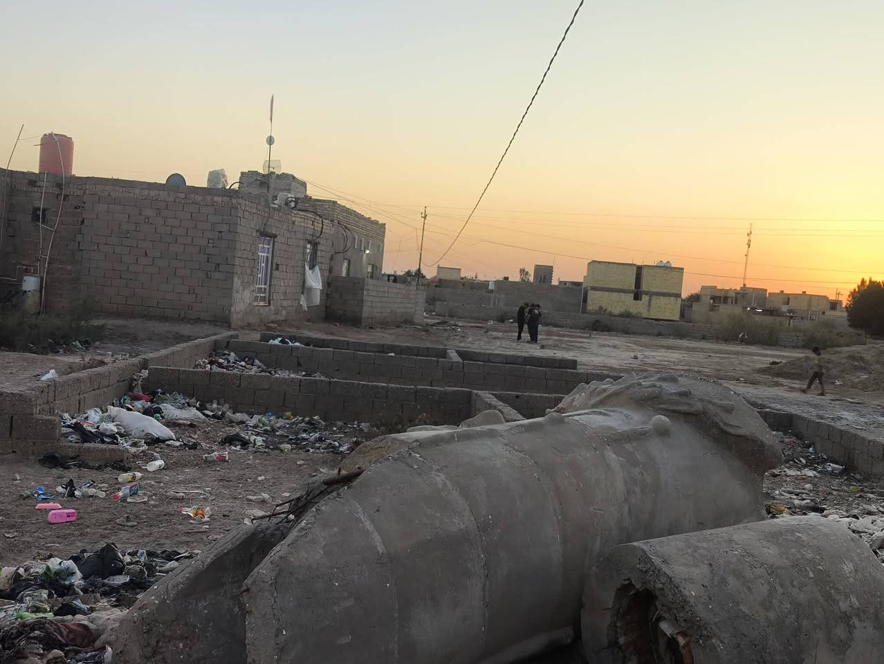 قطعه البيع العنوان الشطره البدعه خلف محطة الغاز على طريق الساده المشروع المساحه 240 جميع خدمات الكهرباء والماء متوفره + مقابيل الشارع تبليط 
التواصل ***********
