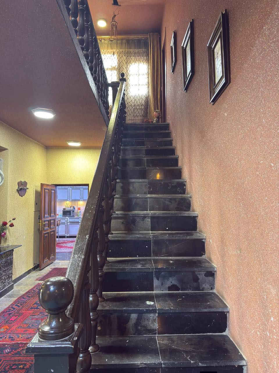 🏡 بيت للبيع 
📍الموقع: أم الخيل الثانية / شارع سيد يوسف
📐 المساحة: 525 م
🏠 طابقين
🔹 الطابق الأول:
استقبال 
صالة
مطبخ
2 غرفة نوم
صيحات
🔹 الطابق الثاني:
5 غرف (سويت – كل غرفة بحمام خاص)
🌳 حديقة أمامية وحديقة خلفية
موقع مميز وهادئ وقريب من الخدمات
⤵️لتفاصيل اكثر التواصل على
 الصفحة او الاتصال على : 
***********
***********
أو زيارتنا في موقعنا 
📍  الديوانية ام الخيل السايدين  قرب مجمع الحسناوي
