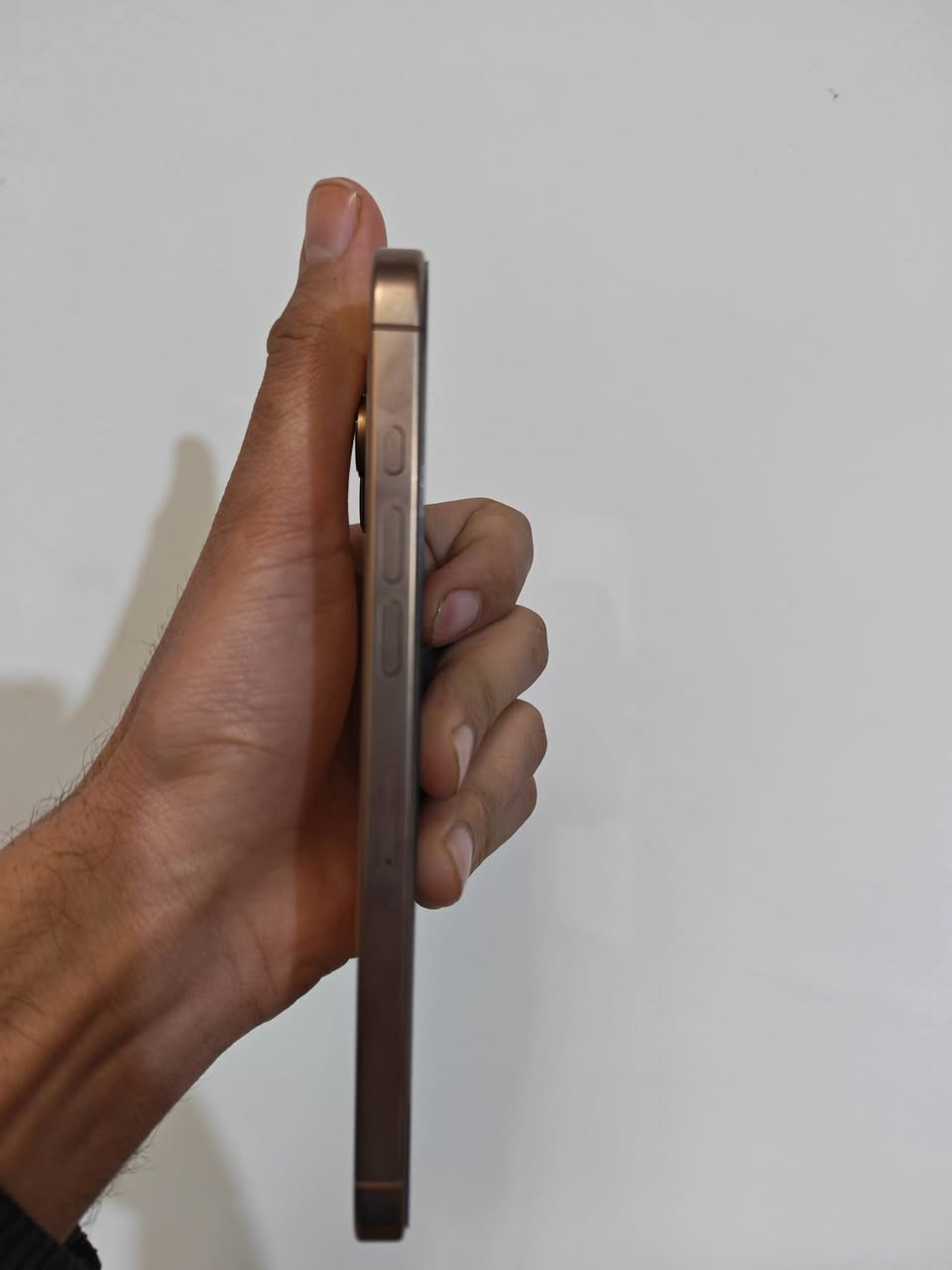 ايفون 16 برو ماكس (للبيع)
لون تيتانيوم ذهبي 
ذاكرة/512
نظافة 💯 
جهاز انموذج M نسخة شرق اوسط 
ضمان ABM
بطارية/100
مشحون /82 
غراضة كاملة/كارتونه وكيبل وحافظة 
السعر/خاص 
مكاني /نجف 
للاستفسار/*********** مراسلة عبر الواتس اب او خاص موجود (الشراي فقط)
