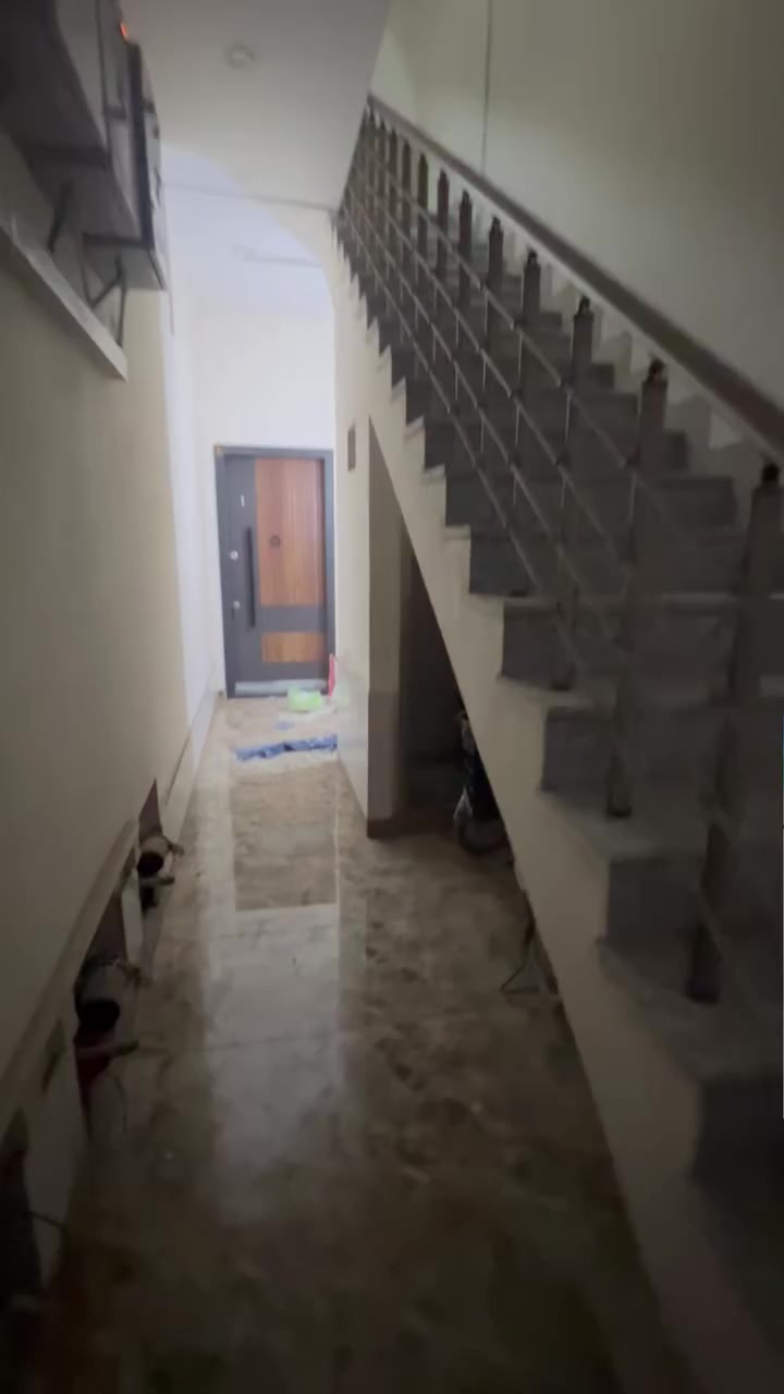 شقه ارضيه للايجار قرب سوق علي نعمه مساحه ٨٥ متر واضحه بل فديو غرفتين نوم وحمامين واستقبال ومطبخ وثنين مناور وممر وحمام خارجي  للعلم الكاونتر والسبلت للمؤجر
الرقم ***********
قفلهه ٧٥٠ الف مابيهه مجال
