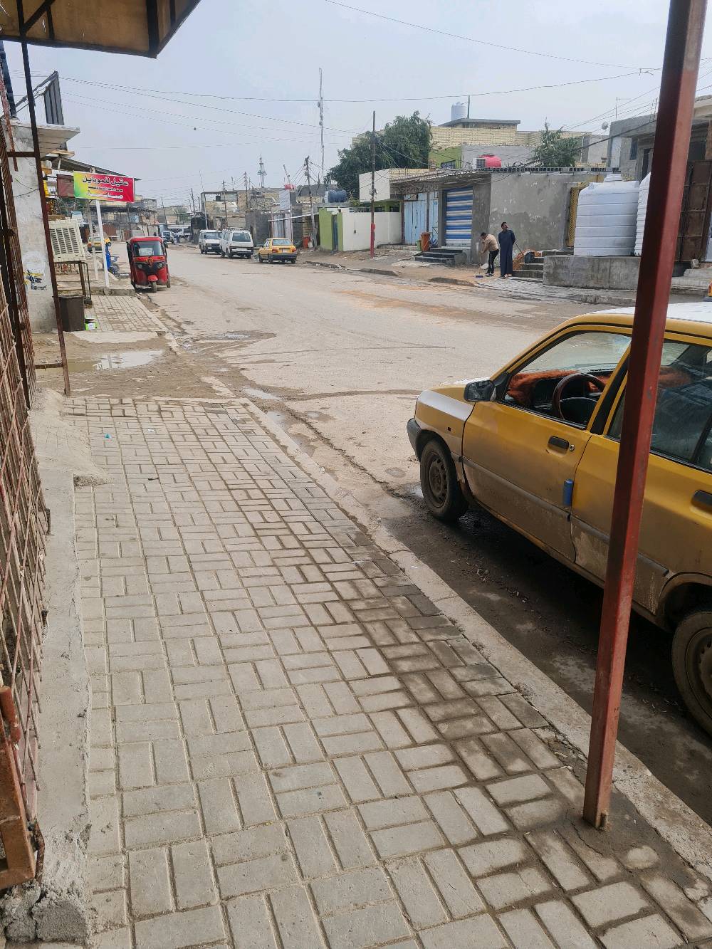 السلام عليكم بيت للبيع مساحته 120 في منطقة الحميدية بشارع المصاليخ يم المضمد علي ابو فاطمه مقابل أسواق حسون داخل فرع سعره 18 وبي مجال  
يحتوي على إستقبال وصاله وحمام ومطبخ ضمن الصاله ومنور و تواليت خارجي و غرف ٢ هاذ الرقم *********** إتصال فقط