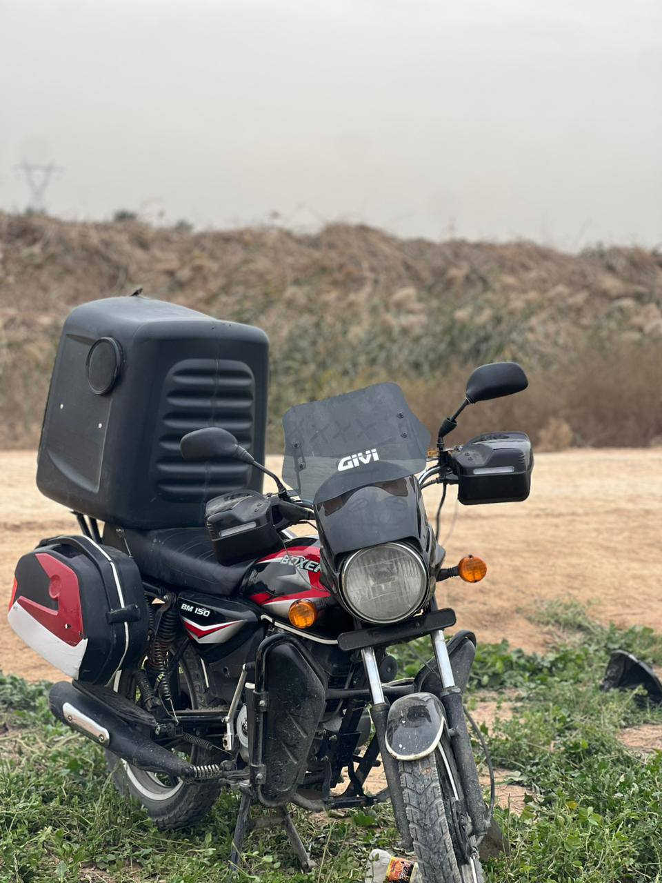 سلام عليكم دراجه بوكسر هندي كلاسيك دراجه مرقمه سنويه نكليزي بس الوحات بعده ما طالعه كهربائيات كله كامله شغاله اشاير اليت زنون اشاير الد دراجه شغاله نكره بكل وقت سلف شغال هندر شغاله موديل 2021 مكان بغداد مدينه الصدر  *********** اتصال الاستفسار ملاحظه صناديك مو ويا دراجه أسعر خاص
