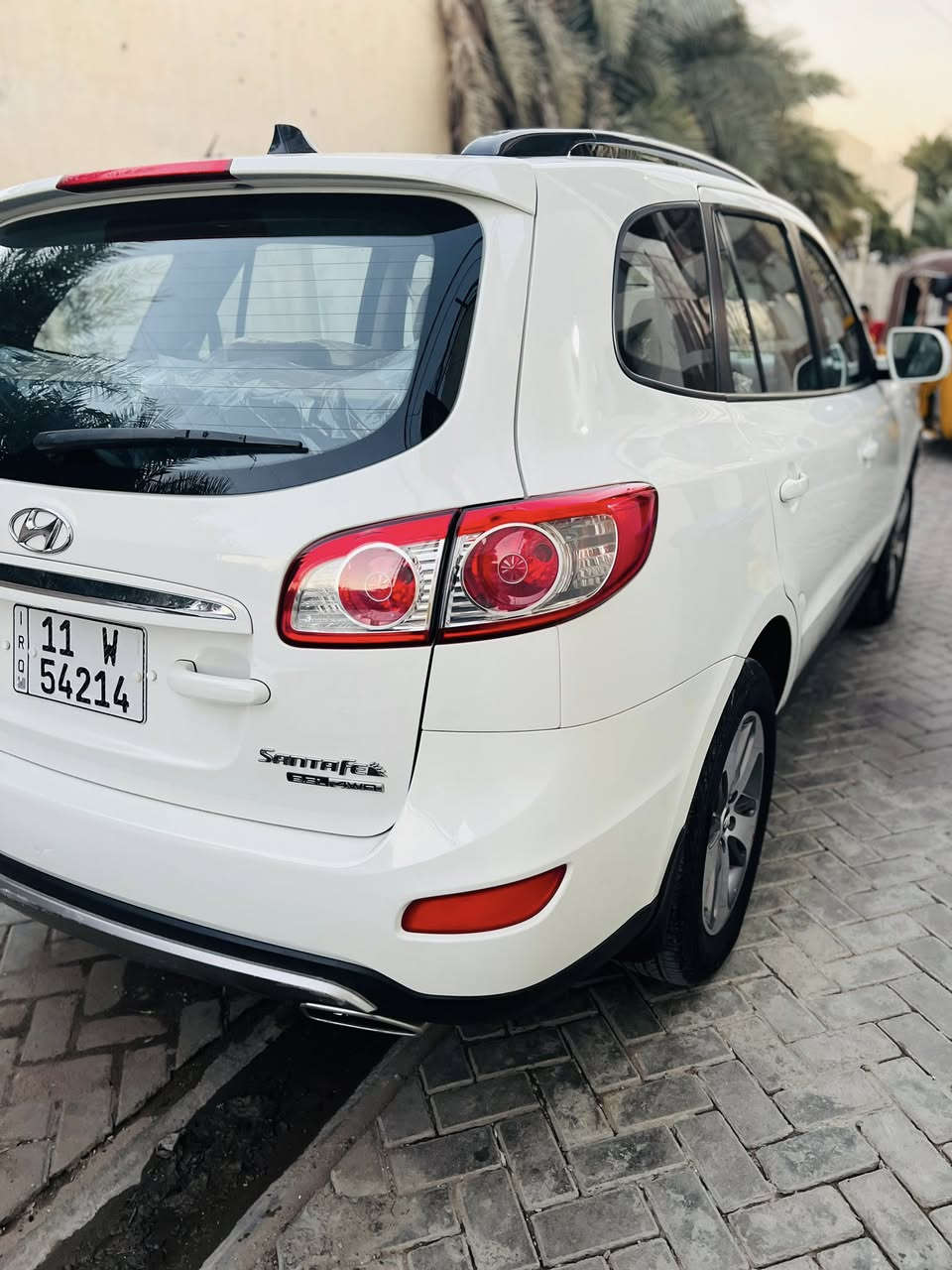 السلام عليكم سنتافيا 2012 خليجي شركه العامه
مكفوله كفاله عامه من الصبغ والضربه وبارد ورصعات 
كفاله عامه مكينه V6 سبعه راكب ثلاث قطع تبريد 
مري شفط اشاير بل مري فور ويل تحكمات ستيرن  
ماشيه 82 حقيقي تخم تاير صدر غراص الشركه كلهن موجودات المسجل والسويج الثاني ولفرشه 
بسمي رقم بغداد انكليزي 
مكاني بغداد 
***********
