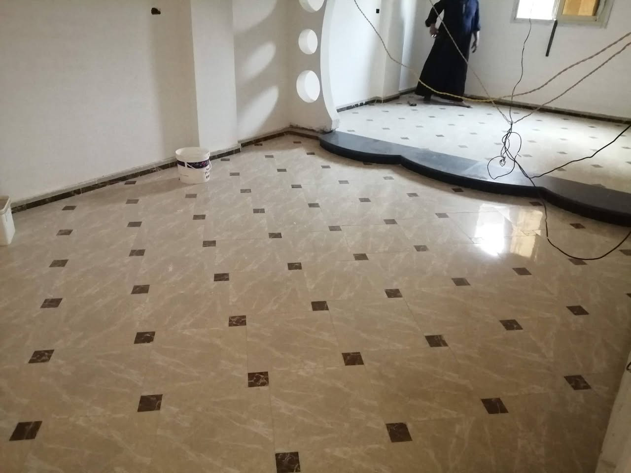 ابو فهد خلفه سيراميك ومرمر وكاشي  الواح شغل درجة اولى احسن اداء ودقة فى التنفيذ. بغداد
***********
