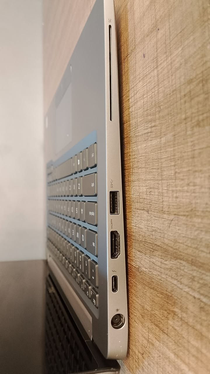 🔥​السعر الأقوى والأنسب لزبائننا.. 
💻 (Dell Latitude 7400 (Touch Screen

​المعالج: Intel Core i7 (الجيل الثامن) - وحش المهام المتعددة والسرعة الفائقة.

​الشاشة: 14 بوصة Touch Screen (لمس) بدقة Full HD - ألوان خيالية وحواف "InfinityEdge" نحيفة جداً تمنحك تجربة مشاهدة غامرة.

​الهيكل الفاخر:ألمنيوم بالكامل (Metal Edition) - ملمس بارد، فخامة عالية، ومقاومة للصدمات.

​الذاكرة: 8GB RAM تضمن لك سلاسة تامة في التنقل بين البرامج .

​⌨️ لوحة مفاتيح مضيئة (Backlight): للعمل والدارسة بوضوح حتى في الإضاءة الخافتة.

​البطارية: تدعم الشحن السريع لتنجز مهامك دون قلق.

​ اتصال شامل: مزود بكل المنافذ التي تحتاجها (HDMI, USB 3.1) ومنفذ Type-C Thunderbolt فائق السرعة.

​الحالة: نظافة ممتازة  كما هو موضح بالصور.

💰​السعر:295ألف دينار فقط!💵
​يوجد خدمة توصيل🚚

🟢للحجز والاستفسار راسلنا على واتساب:
https://wa.me/9647747710677

🔴تنبيه لزبائننا الكرام التعامل بالنقد فقط، البيع بالأقساط غير متوفر.


**إذا كنت صاحب هذا الإعلان وتريد حذفه لأي سبب، رجاءا أرسل رسالة إلى الدعم الفني**