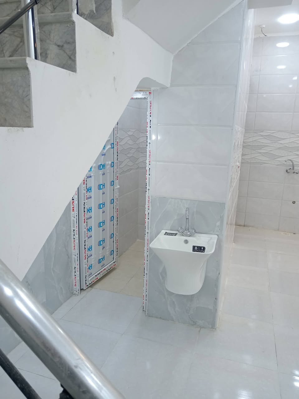 متاح دار ١٠٠متر مربع قاط واحد بنا حديث منطقه نهاوند الثانيه خلف شارع عشرين استفسار ***********
