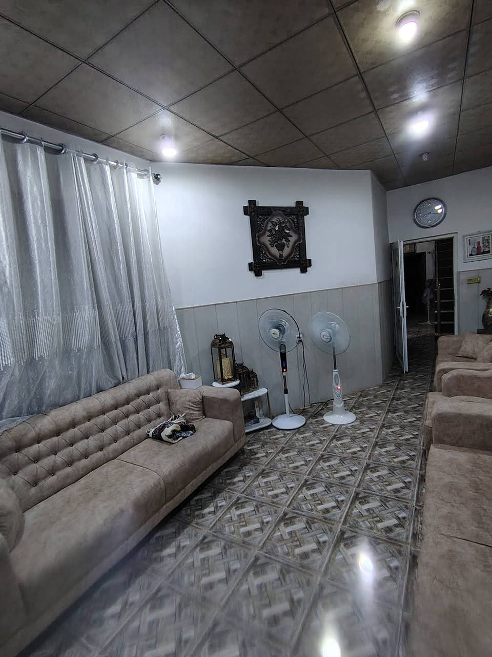 على بركة الله 
مشتملات عدد 2 كل مشتمل يحتوي على غرفتين نوم مع ملحقاته في حي صلاح الدين المربع الاول مقابيل جامع شيخ ذياب سعر المشتمل الواحد 70 مليون للاستفسار اكثر مراجعه مكتب الصفاء للعقار حي الافراز قرب جامع القريشي عندك عقار للبيع مستعدين للترويج ***********
