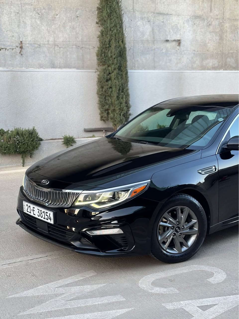 بِسۡمِ ٱللَّهِ ٱلرَّحۡمَـٰنِ ٱلرَّحِيم

مۆدێل ٢٠١٩  مواصفات FE
سەیارەکە زۆر جوان و تازەماوەتەوە
سێرڤزی کاملی بۆ کراوە،تایەی تازە،ڕۆنی تازە، حەمام و پۆڵیش بەس سایەقێکی ئەوێت و تەواو
بێ بۆیاخە تەنها دوو پەڵە ساردی هەیە یەکێکیان شایەنی باسکردنیش نیە،
سەیارەکە شاشە گەورەیە،ڕاداری پێش و دواوەیە، بەهەمان شێوە حاسەی پێش و دواوەیە ، ٣ مۆدی لێخوڕینی هەیە وە مەکینەشی 
2,4GDi 
بۆ سعرەکەشی 143 وەرەقەو معامەلە

***********

بسم الله الرحمن الرحيم.

مواصفات الطراز 2019 FE
السيارة جميلة ومتعشة جدا.
الخدمة مثالية، إطارات جديدة، زيت جديد، دش وتلميع، لكنها تحتاج فقط إلى سائق وتصبح مثالية.
هناك نقطتان باردتان فقط، إحداهما لا تستحق الذكر. 
مقابل السعر، طلب143 ورقة.

*********** السليمانية, العراق
