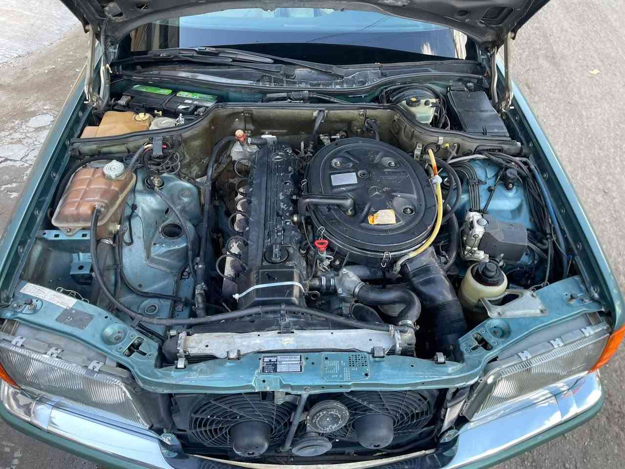 السلام عليكم
مارسدس جامبو 
موديل 1990
مكينه كير بلاد
السياره كله بلاديه 
كشنات كهرباء 
فتحه سقف طكتين
دبل فيتبم 
دبل هورن 
السعر شده 100 بيه مجال للشراي 

المكان شارع فلسطين 
الرقم ***********
