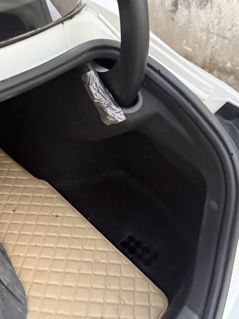 سلام عليكم سوناتا خليجيه مكفوله كفاله عامه حته من شخط فول موصفات بصمات وياهة ثنين سبير مانازل لزكات شركه بيهة ماشيه ٣٠ الف رقم بغداد حره بسمي مغلفه بي بي اف بس تغليفهة ١٠ ورقات سياره كلش جديده بنرامه كشنات جلد عسلي دشبول عسلي شاحن لاسلكي كامرات انضمه قياده *********** سعر ٢٥٥ بيهة مجال بصيط اناره داخله دشبول بيبان بلادي بردات بلادي
