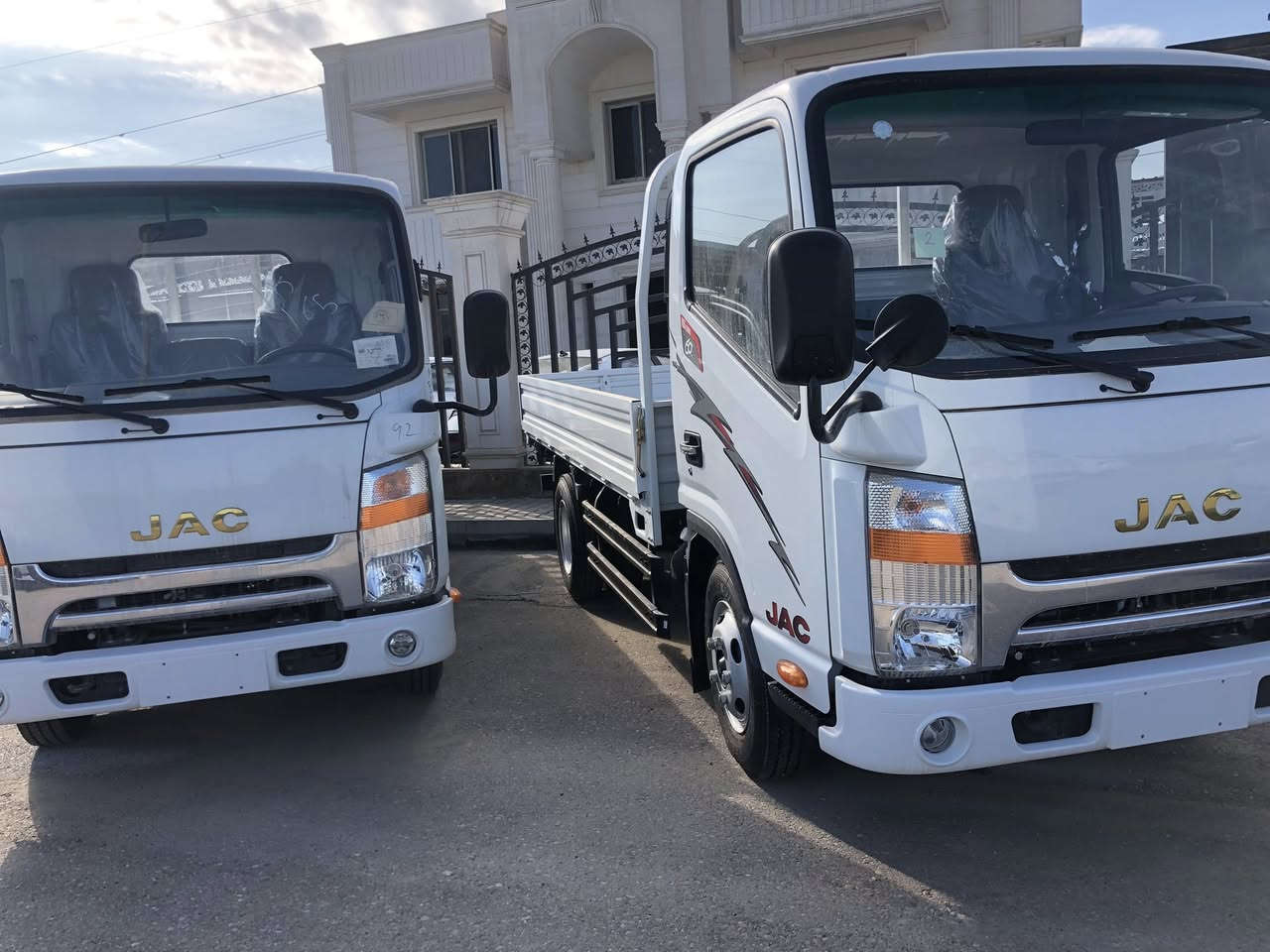 تتوفر سيارات حمل كنتر 
وحمل مسكر تفصيل اكثر 
***********
***********
