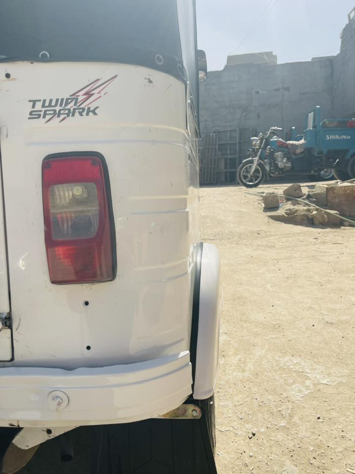 سلام عليكم تكتك موديل 2020 شهر 10 كشر كفاله عامه عدا الدوس معمرات مكينه خير من الله مكان بغداد مدينه الصدر  للاستفسار *********** مامتواجد عل فيس
