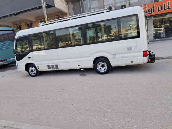 سلام عليكم كوستر للبيع موديل ١٩ بيها صبغ باب او لغد والباقي كفاله عامه كير مكينه اكسن كفاله تخم تاير جديد ***********
