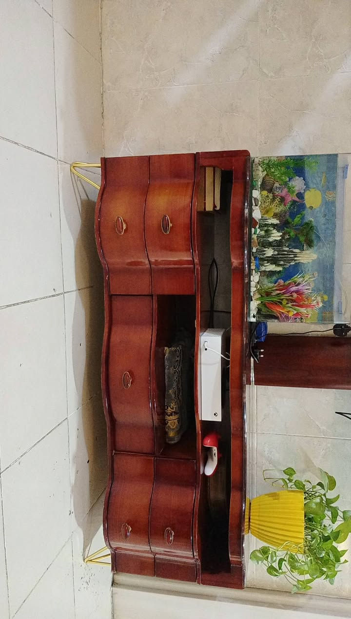 السلام عليكم .. ديوان عشر مقاعد مع كوشات عدد 6كلش نظيف مثل ماموضح بتصوير مع ميز بلازما مع بلازما حجم 43 كلش نضيفه سمارت ام الانترنيت ماداخله تصليح نهائياوحوض سمك مع ملحقاته فلتر ماء +هيتر +شلال +حصو ملون 
الديوان سعره250الف
الميز مع البلازمه225الف
حوض السمك 40 الف الشراي يتصل للاستفسار ***********
