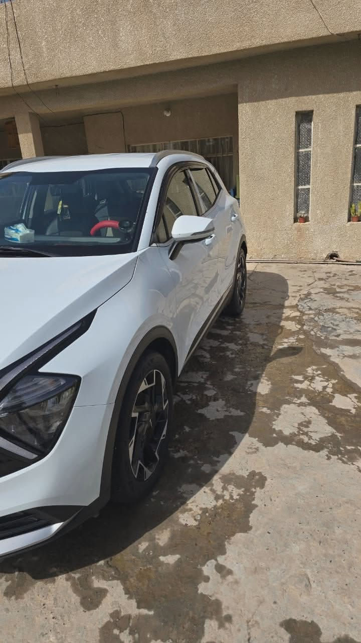سلام عليكم كيه سبورتج موديل ٢٣ خليجي ماشيه ٥٨ الف كلشي بيهه عل شركه *********** ستفسار
