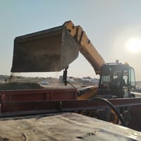 رمل بناء • توصيل ٢٤ ساعة • اسمنت متوفر