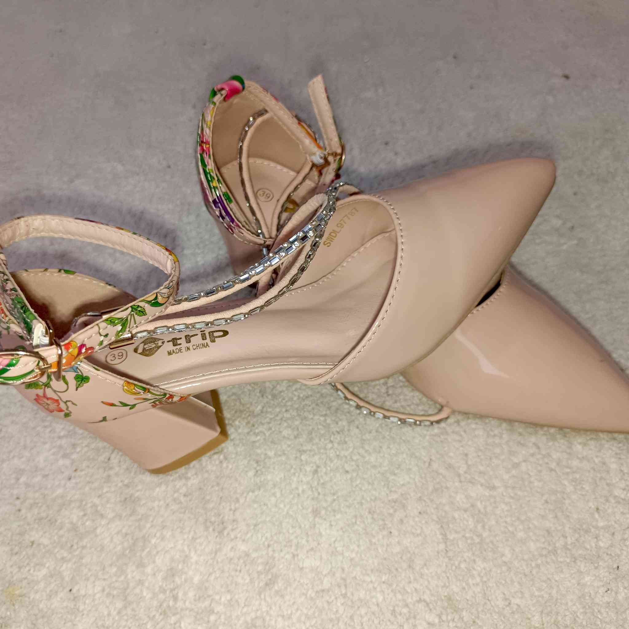 احذية غير مستعملات للبيع قياس ٣٩


**إذا كنت صاحب هذا الإعلان وتريد حذفه لأي سبب، رجاءا أرسل رسالة إلى الدعم الفني**