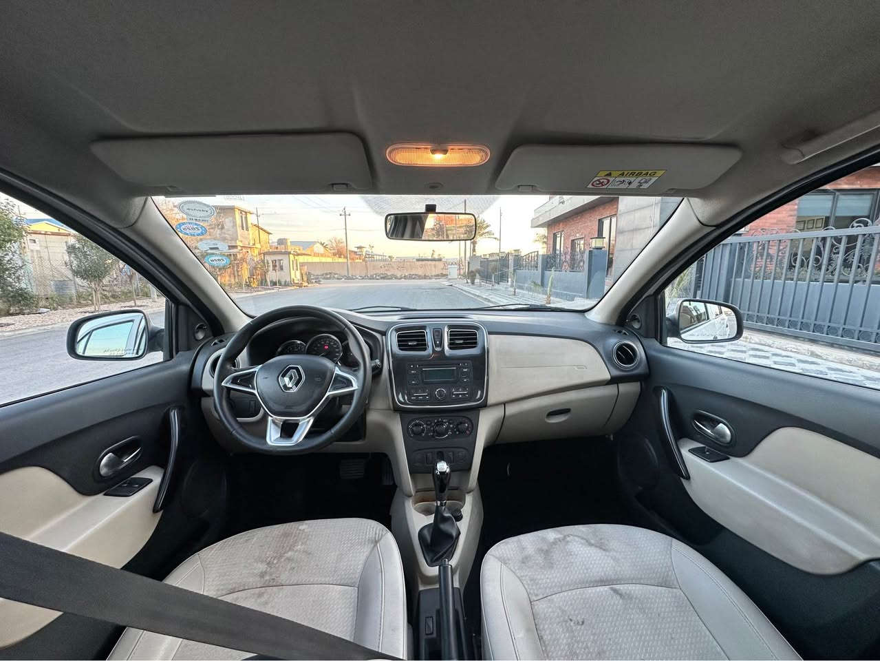 رينو سيمبول  2020  ئۆتۆماتیک 
سفري ئيره يه
ليد و بلاجکتور سوكان ڤوليوم ناو زەرد
ته نها يەک چاملغی پشتی سبغە بێ داخلی
هەموو شتێکی تازەیە و بەناوی خۆمە
سعر تەنیا 80 وەرەقەیە
ژمارەی خاوەنەکەی
*********** واتساب أربيل, العراق
