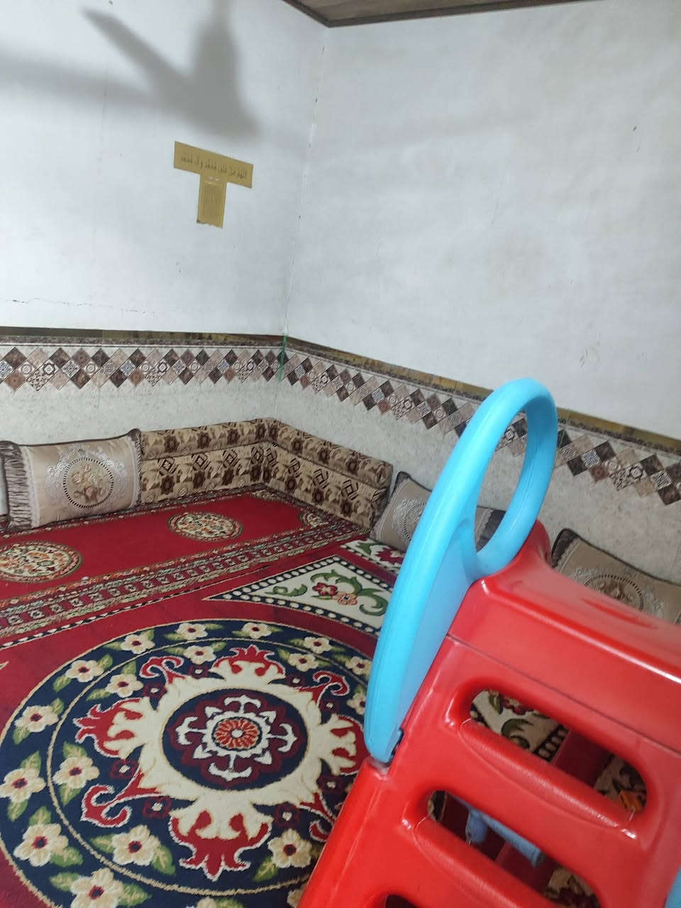 بيت للبيع المساحه 60م غرفه نوم وصاله ومطبخ وصحيات وستقبال قرب سيد عبد الله المختار مراجعة مكتب الخزعلي للعقار ***********
