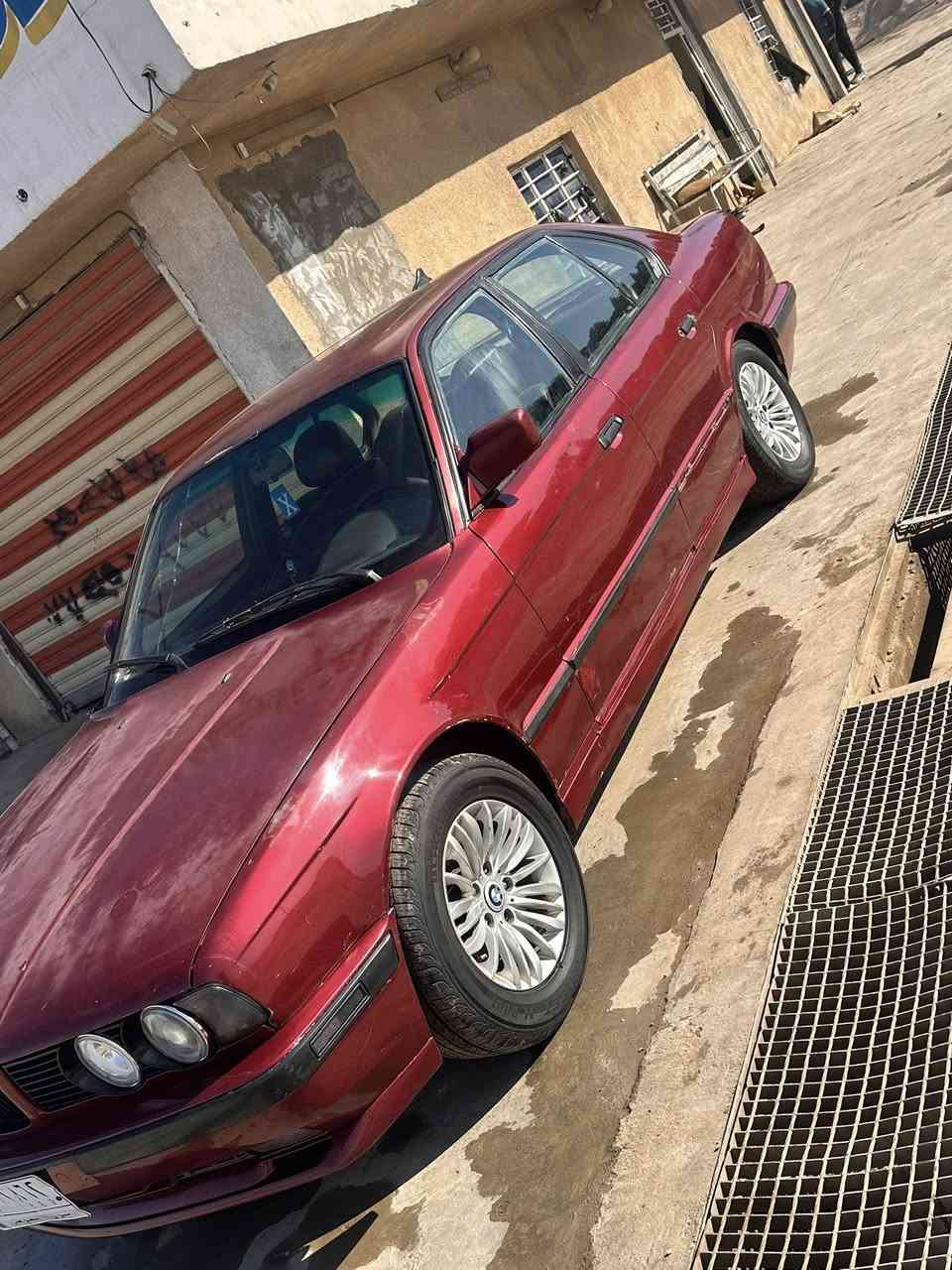 السلام عليكم BMWللبيع موديل 1992 اصل مكينه 535كير  عادي مكينه مفتوح بدون صبغ تايرات جدد بيه جراد بل قماره وبنيد رقم نينوى مشروع وطني مكاني بغداد الحسينيه المعامل 
السعر38 وبيه مجال بسيط ***********
