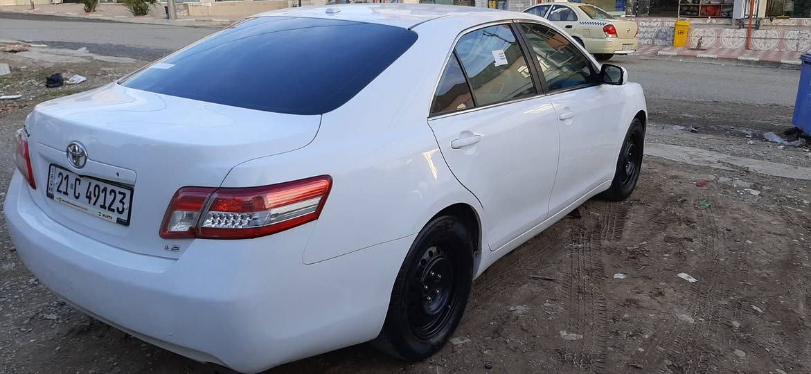 بسم الله الرحمن الرحيم 
تويوتا كامري موديل ٢٠١٠ أمريكي مواصفات LE مواصفات حلوة حجم محرك ٢٥٠٠ كير محرك بشرت  بس محرك جديد مفتوح سيارة فقط ٢٣٤ الف ماشي حقيقي بس محرك جيد جدا احسن بشرت فحص بدون عيب صرف دخان بخار صوت بشرت فحص سيارة صونر موجود بشرت صونر ابيع بدون نقطة دواخل حتى بنيد مامفتوح بس شبرين بس بمب للجمالية بعد خشم جملخ امامي صبغ بدون ضربة بدون حادث بدون دواخل ارباكات سليم سيارة بجم كبس امامي وخلفي كبس بدون ضربة بدون حادث بدون دواخل سيارة ماشاء الله حلوة نفص صورة حلوة صدر امامي وخلفي زين داخل سيارة نضيف نضيف داشبل نضيف كشنات كاعيات فرشات البيلادي رقم انكليزي جديد بس،سنوية جديد منتهي تحويل غرامه نفص اليوم مباشر حاضر تبريد ثلج كهربائي كل اشتغل اربع تايرات جديد 
مكان سيارة سليمانية داخل سليمانية سعر ١٢٠ بي مجال كلشي بسيط *********** 
رجاءا بس بيع بدون مراوس تفاصيل مكتب صونر موجود انت شراي اتصل رقم موبايلك عنوان سليمانية داخل سليمانية بداية سليمانية السليمانية, العراق

