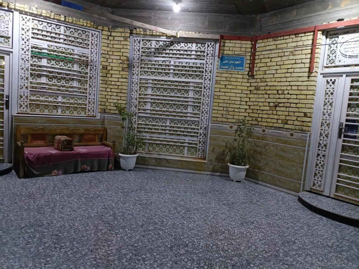 سلام عليكم بيت بحي السبل مساحه 200 طابقين البيت زراعي وبي وصل مال طابو خدمات ماء كهرباء ومجاري توهه شتغلو بيهه البيت يبعد عن الشارع الرايسي 500 متر بنزله الثانيه قرب صيدليت الرحمه البيت يتكون من ستقبال وصاله وخمس غرف وصحيات داخليه وخارجيه ومنور البيت صب كون كريت طابقين وبنيان جديد طابوك رقم صاحب البيت ‏‪0780 750 4570‬‏
