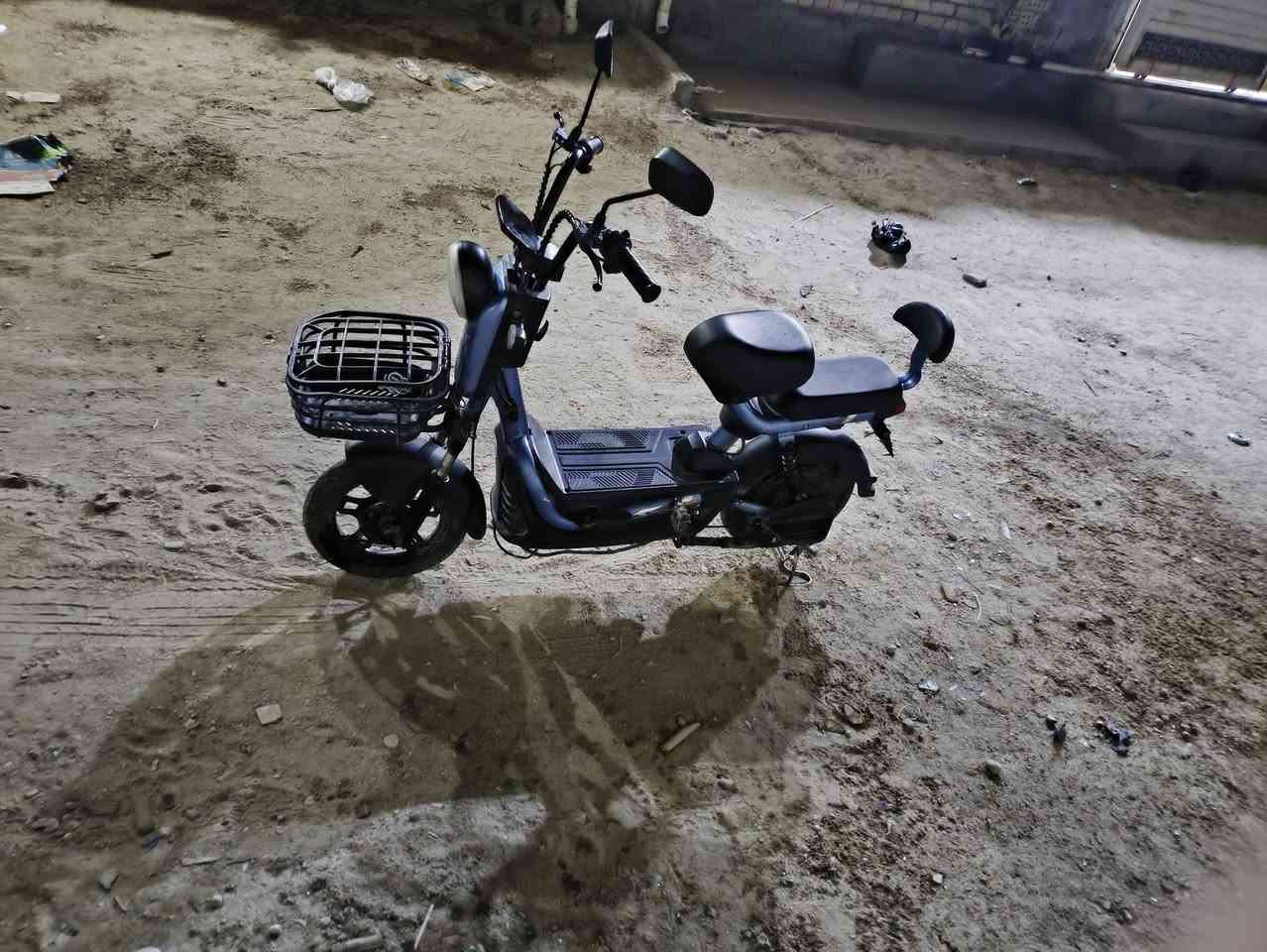 السلام عليكم عندي باسكل كلش نضيف 3 سرع
4 بطاريات نضيفات
سويج بصمتين
السعر 270 وبي مجال للشراء 
*********** بي واتساب 
*********** مابي واتساب
