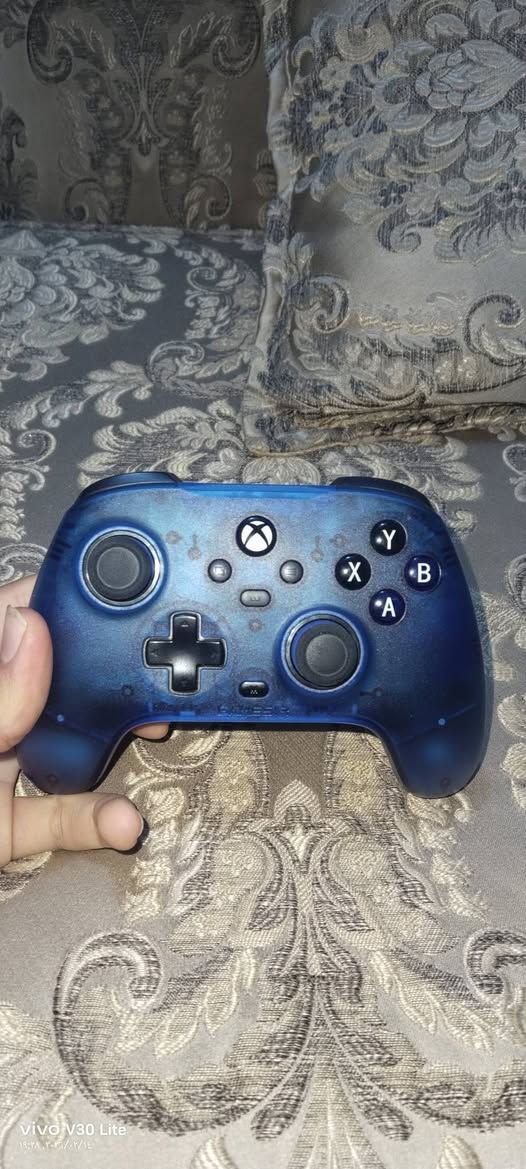 : Xbox One S سعة 500GB، لون أبيض، حالة ممتازة وشغال 100%.
الحساب: حساب GTA V ليفل 46 يحتوي على الغواصة (Kosatka) كاملة وجاهزة للمهمات.
​اليدات (عدد 2): 
​يدة سماوية (GameSir احترافية) للأداء العالي.
​يدة زرقاء شفافة ثانية بحالة نظيفة جداً.
​الملحقات: كامل الوايرات (باور + HD) + كارتون (PS4 Red Dead) للحماية.
​السعر: 250,000 دينار (قفل).


**إذا كنت صاحب هذا الإعلان وتريد حذفه لأي سبب، رجاءا أرسل رسالة إلى الدعم الفني**