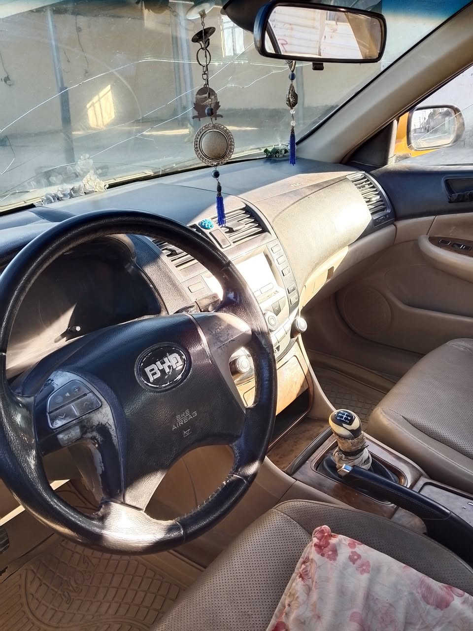 سلام عليكم سياره بي ويدي موديل  2011 كربلاء بسامينه بيه قاصرين مصفره هيئة وغرامات مروريه السعر 27 وبيهه مجال قليل لاتصال ***********
