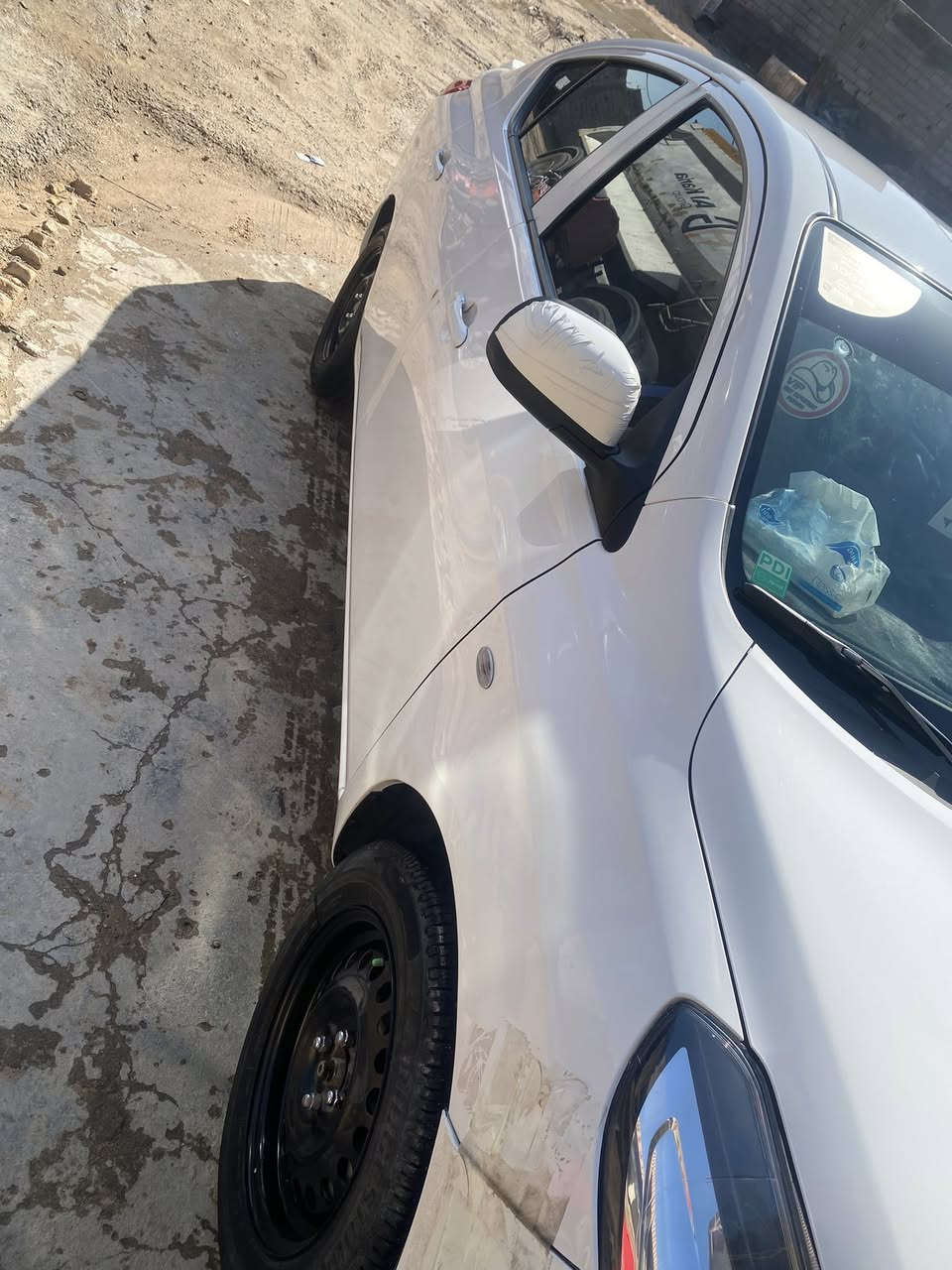 نيسان صني هندي طخه صغيره بل مدكر الامامي اما الباقي مكفول بأسم شركه ماشيه ٣٨ رايده ١٢٧ وبيه مجال بسيط للشراي
***********
