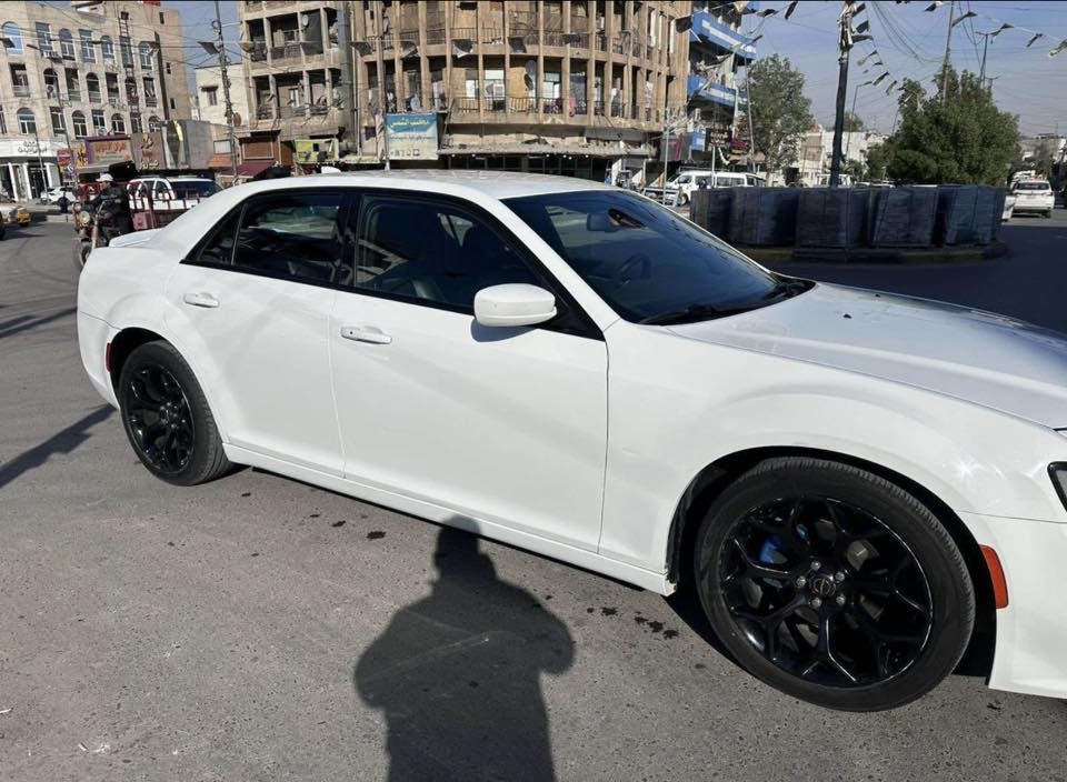 السلام عليكم
كرايسلر S بيع فقط 

2019 عدا فتحة السقف 

مواصفات S معروفه ومبينه بالصور 

الضرر بابتين مبدلات بلاد ونفس 

اللون صبغ فقط ربع الجاملغ بدون ايرباك 

جميع الايرباكات سليمه 

دعاميه اماميه محدثه srt

ماشيه 84 الف ميل 

مكاني بغداد الاعظميه [***********]

السعر 212
