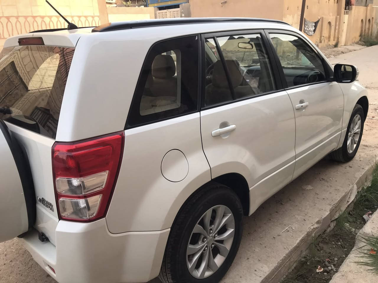 سازوكي فيتار موديل 2016 مكفوله رقم بغداد بسمي مكينه الفين دفع رباعي سياره شركة جاهزه مكينه كير حداديه تبريد تخم تاير مابيه نقص السعر 125 وبيها مجال ***********
