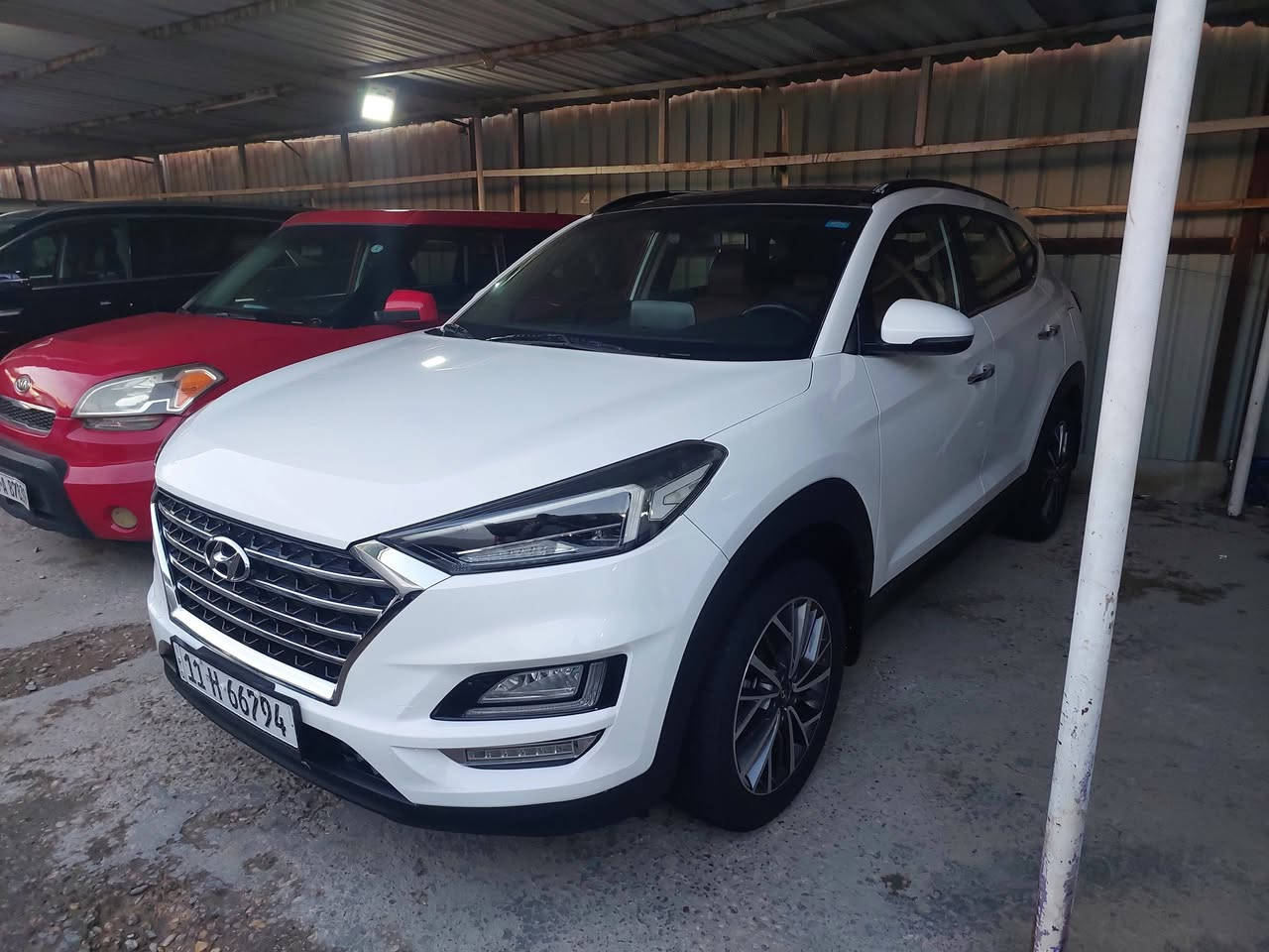 سلام عليكم توسان 2020 بيها باردات ماشيه 117 مكفول من صبغ سياره فول موصفات وباسمي  *********** باي وقت الاتصال
