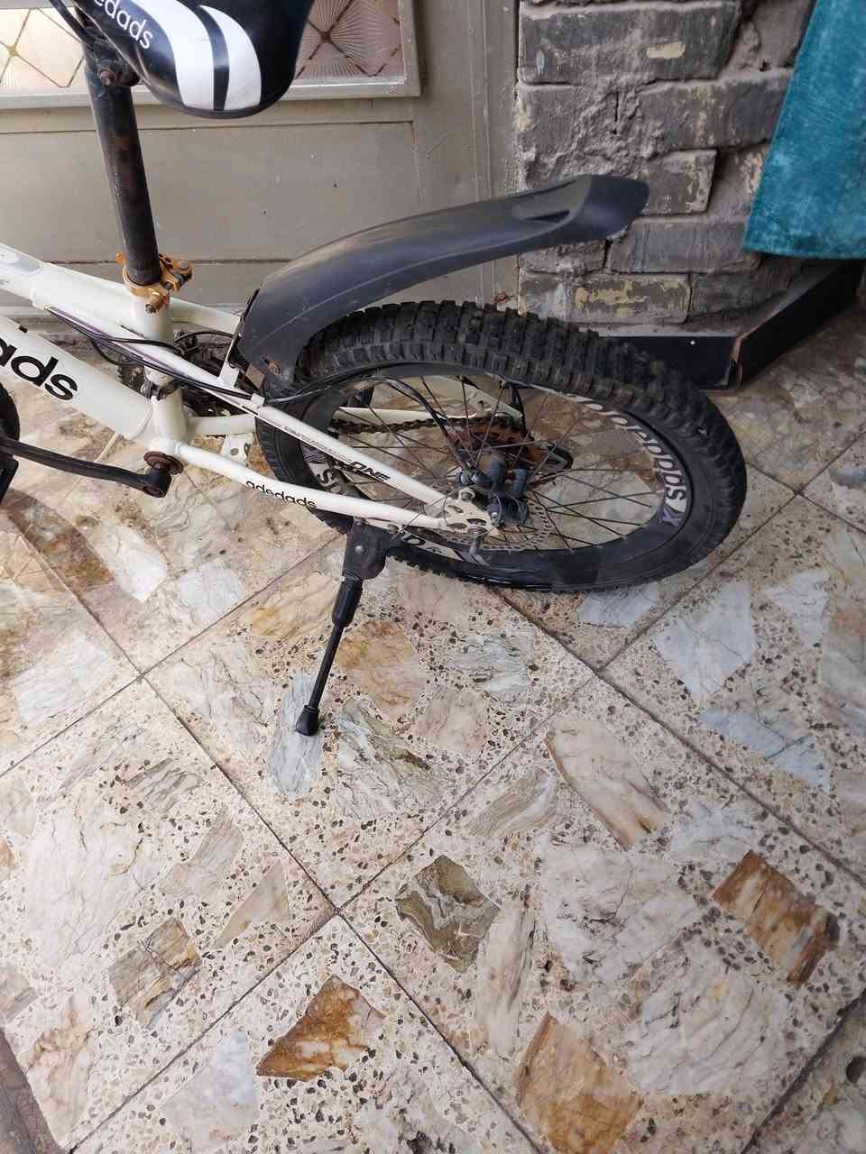 سلام عليكم عندي باسكل للبيع
سعر 125 وبي مجال 
 ***********
