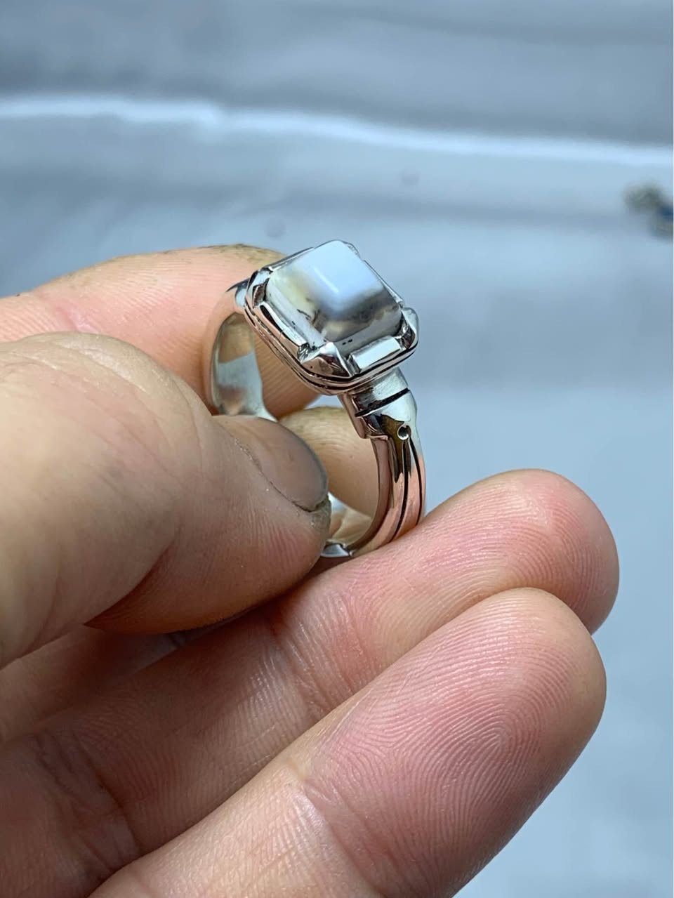 خاتم جزع يماني قديم 
صياغة يدوي فضه ٩٢٥ 
السعر ١٥٠ الف مع توصيل النجف, العراق


**إذا كنت صاحب هذا الإعلان وتريد حذفه لأي سبب، رجاءا أرسل رسالة إلى الدعم الفني**