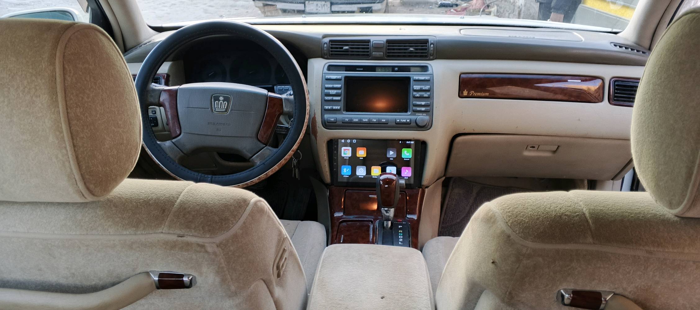 كصتها جنطه مكينه وكير وحداديه طخم تايرات منظومة زنون كرستال كشنات اربعتهن كهربائي سويج بصمه بيها  تلحيضات بسيطه  البك لايت مكسور يرادله تبديل والدعاميات الاماميه والخلفيه يرادلهن ترتيب مثل ماتشوف بصوره غرفتها بجيس وبديها كلش نظيف بيه ارقام الماني حفر متومه وسنويه