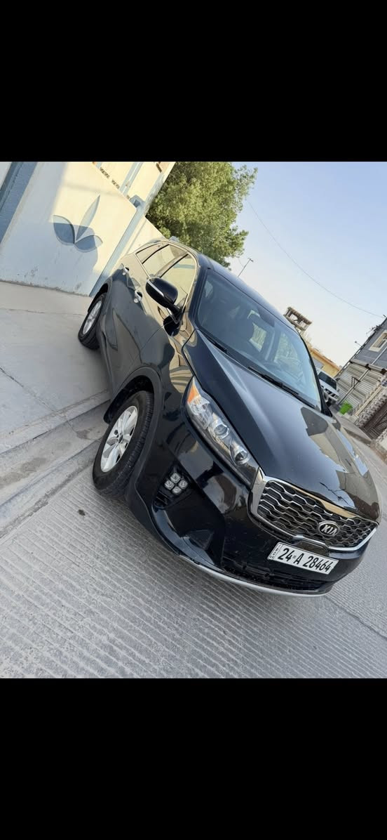 حيه طيبه أحبتني  سورنتو  وارد امريكي موديل ١٩ سياره ٧ راكب نص فول جاهزه وحادثها خفيف بدون ايرباك فقط حافت البنيد بدون اي دواخل الباقي كفاله عامه تخم تاير جديد حداديه زيرو ماشيه ١٥ mتبريد خلفي شاشه كبيره تحكم محرك كير تبريد كوله كفاله معايزه شي رقم دهوك نكليزي بسم كردي تريد وكاله تحويل مضمون رقم جديد هزه جديده مكان سياره بالنجف بيع فقط السعر المطلوب ١٥٧ وبيه مجال بسيط  ***********
