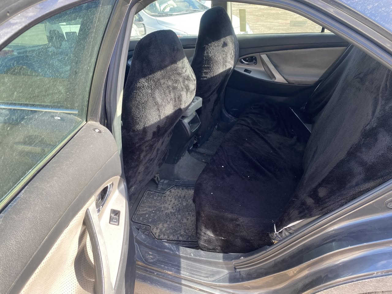 السلام عليكم كامري للبيع 2010 كلين مابيه اي ضربه فول تنته بلادي بصمه بلادي كله بلادي بيه بس الكير كايم رايده ب 100$دفتر مامتواجد ع فيس اتصل ع رقم ***********
