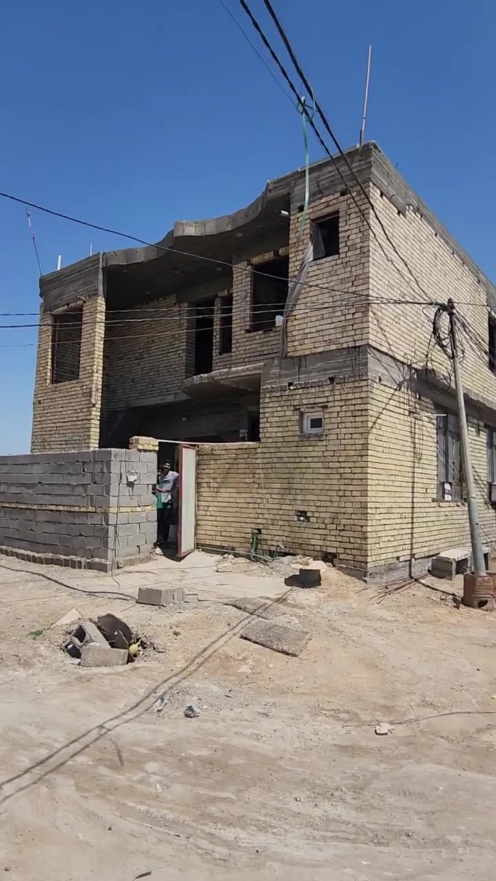 بيت البياع المساحه 100مربع ركن علا شارعين 2/10قريب علا تبليط الطابق الثاني هيكل 3غرف بي بناء جديد 2020 شغل درجه1/1 سعر البيت 95بي مجال  رفت البيت شوف عينكم اليحب يرسلنه***********/
*********** واتساب 
يوجد قطع من 50ال 200  متوفره  و يجار اليدور اهم اكو يرسلنه ويدلل عنوان المكتب شارع الشبكه مكتب شارع 100العقار
