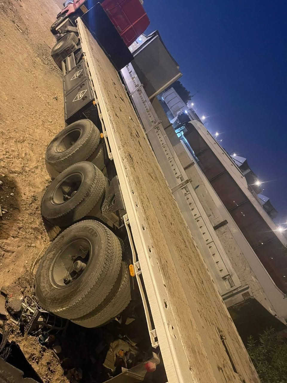 عربانة برماخ للبيع ثلاث دناكير مزوج وتخم تاير جديد وكهربائيات كاملة وقاعدة سبير ومرتبة وما ناقصها اي شي السعر 37 وبيها مجال قليل مكاني البصرة الزبير  للاتصال ***********
