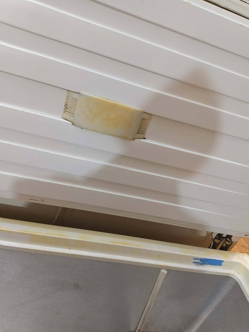 سلام عليكم
لبيع مجمده حجم كبير تجميدها فول 🥶🥶🥶
 شغاله  بس عوزها  غاز فقط سعرها ١٥٠ قفل مكانها ديالئ بعقوبه صناعه الثالثه ***********
