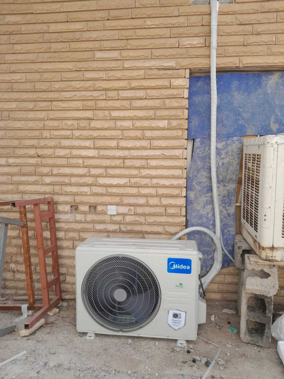 تم التنصيب السبالت الفني علي التبريد صيانه وغسل السبالت و شحن غاز بالكامل رقم التليفون***********
