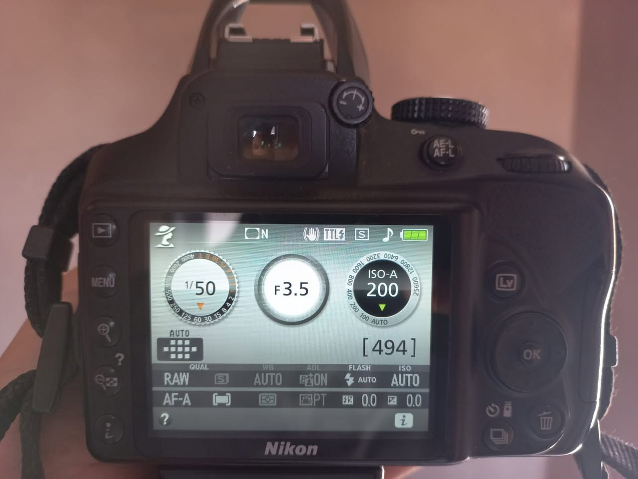 Nikon d3400 + chargeur + carte mimoire+ tripi


**إذا كنت صاحب هذا الإعلان وتريد حذفه لأي سبب، رجاءا أرسل رسالة إلى الدعم الفني**