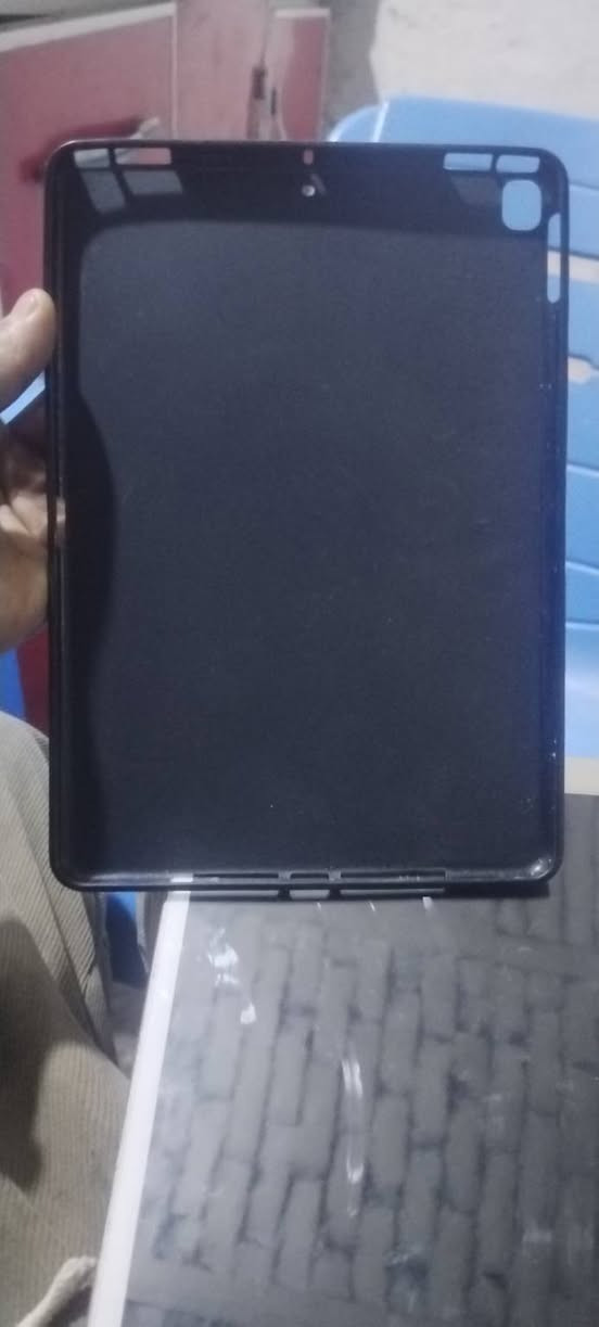 من رخصت الأدمن ادسلام عليكم ايباد 9 للبيع كامل مكمل  شاحنه اصليه بس كارتونه وسماعاته ماعندي وانطي بي ضمان سبوع وضرره بس دكمه التشغيل تعلك والبصمه واكفه بس الدكمه تشتغل مال بصمه عادي ايباد نقطه تعليك مابي  السعر225 وبي مجال قليل مكاني بغداد الشعله هاذا رقمي *********** متواجد على جميع مواقع التواصل وشكرا الكم♥️🌹،
