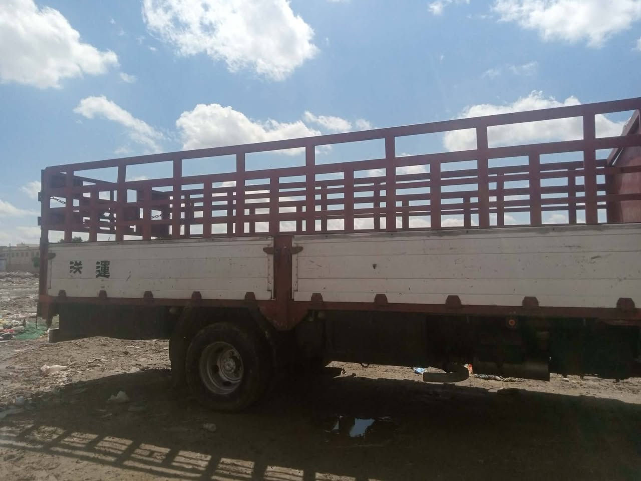 فوصة مربع للبيع الموديل 200 سنوية صاقطة بسمية السيارة مكينة 16الطول 6وربع بلاد تخم تير جديد السعر 130وبيهة مجال الشيري الشري يتصل عرقم *********** معلومات السيارة مذكورة الموشري لايتصل
