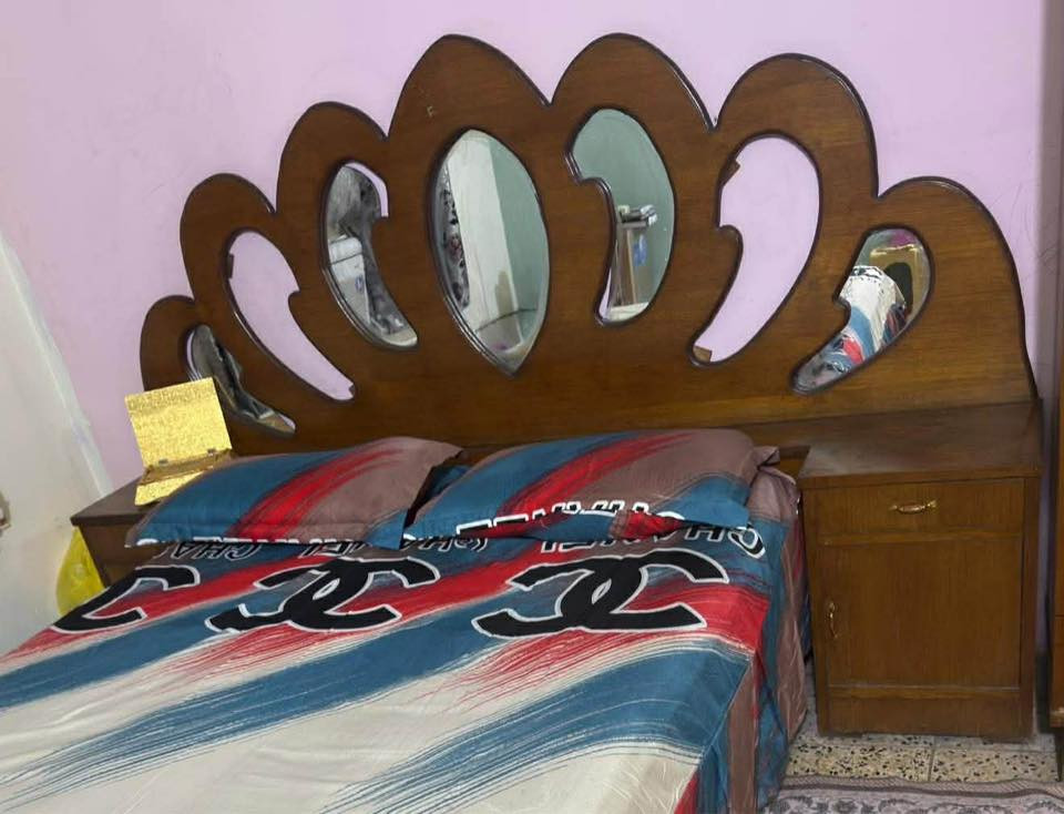 غرفة نوم خشب عراقي كنتور 6 بوب وجربايه وميز تواليت كما موضح بالصور عنوانها بغداد الشعب سعرها 400 بيها مجال للتواصل واتس فقط الشراي

***********
