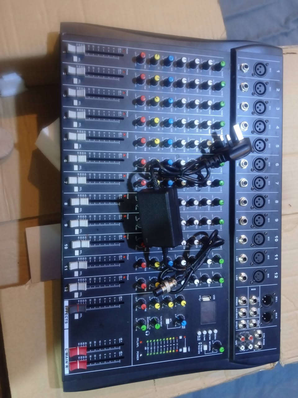 سلام عليكم اخوان هذه مكسر صوت امزون عليه مزاز وشكد ما يوصل ابيعه هذه رقم تواصل ***********
كروب عشيره السعد مركزالبصره 
 كروب وشراء الطابعات كروب امزون العراق كروب العراق الاحجار الكريمه كروب البصرة .1. RC
