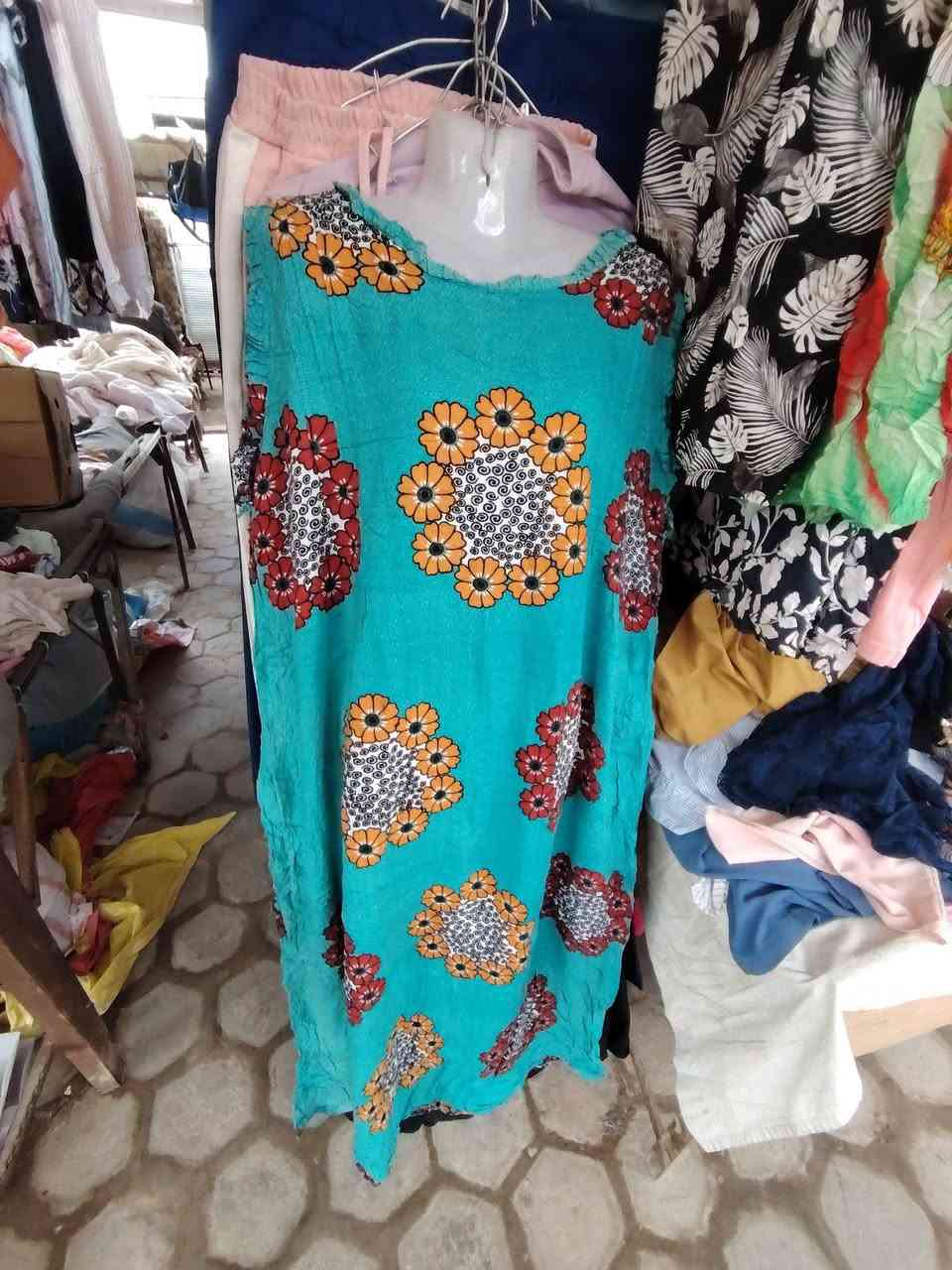 متوفر لدينا بضاعة جديده شلحه ودشداشه نسائي كشمير وفالينه سعر القطعه ٣٠٠٠ واكو ٢٠٠٠ كلمن سعره العنوان سوق البالات محل صادق مقابيل مول حجي عاهد مول الشاميه كافت القياسات موجودة ونعتذر عن التوصيل رقم الواتساب *********** البضاعه متوفره
